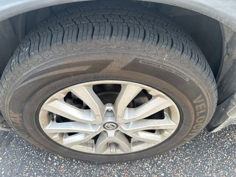 Used 2019 Nissan Rogue SV FWD image 8