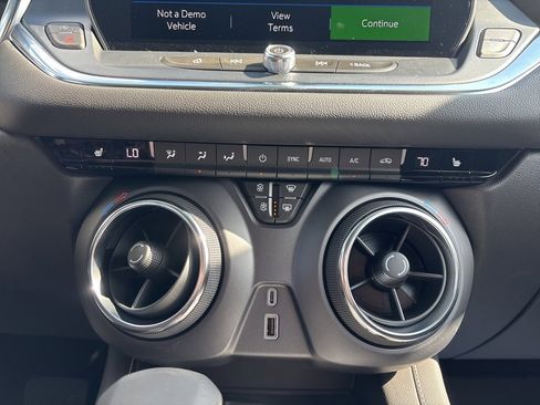 New 2025 Chevrolet Blazer LT w/ Convenience Package image 17