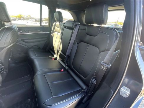 New 2025 Jeep Grand Cherokee Limited w/ Black Appearance Package image 26