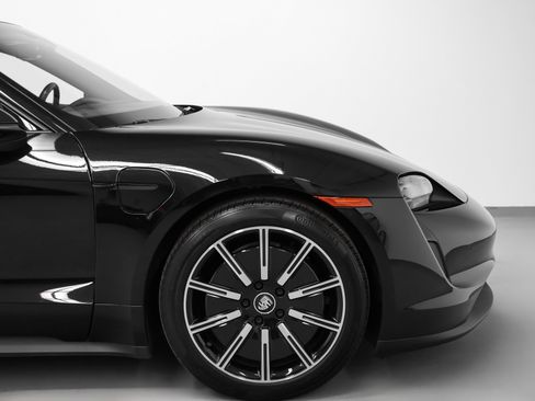 Used 2023 Porsche Taycan image 13