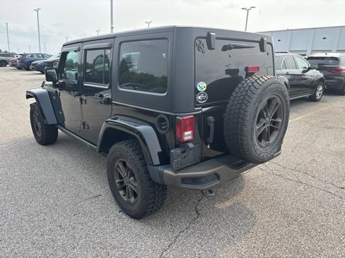 Used 2017 Jeep Wrangler Unlimited Sahara AWD/4WD image 4