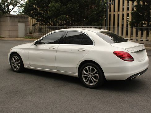 Used 2015 Mercedes-Benz C 300 4MATIC Sedan image 9