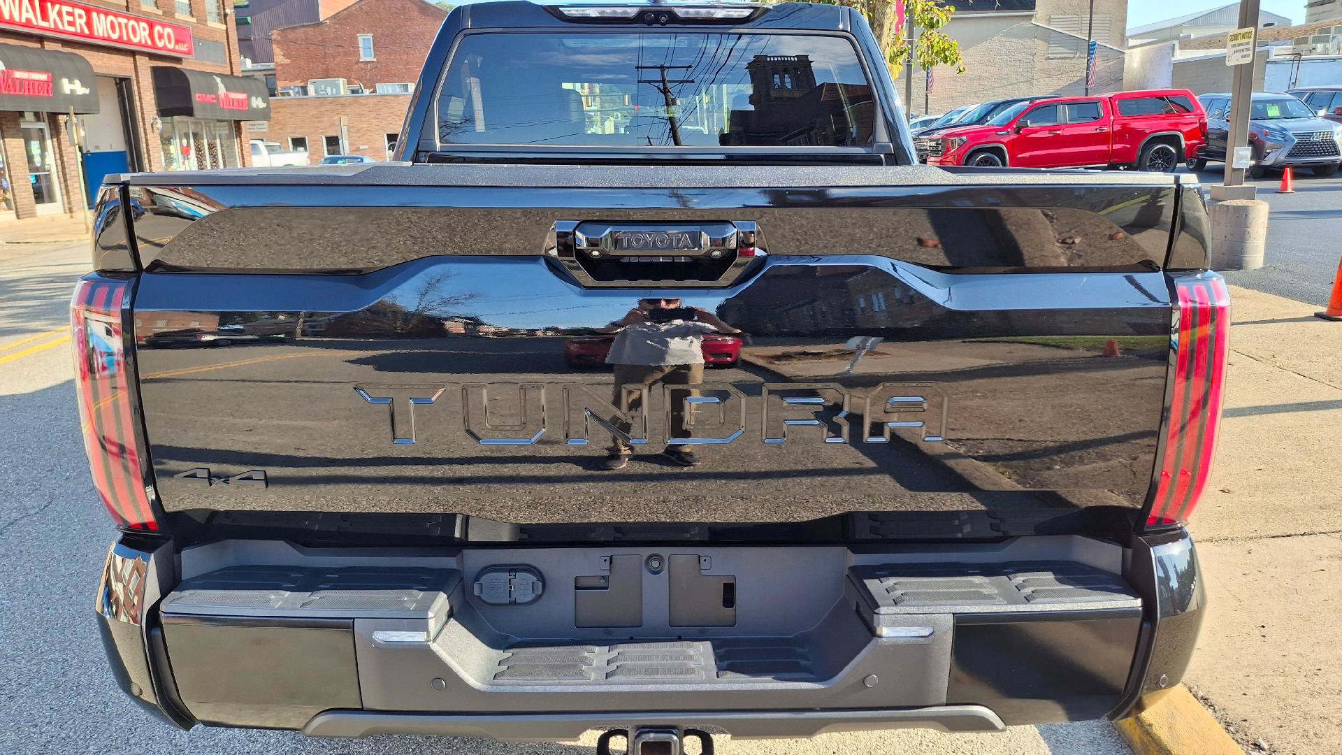 Used 2024 Toyota Tundra Platinum w/ TRD Off-Road Package AWD/4WD image 5