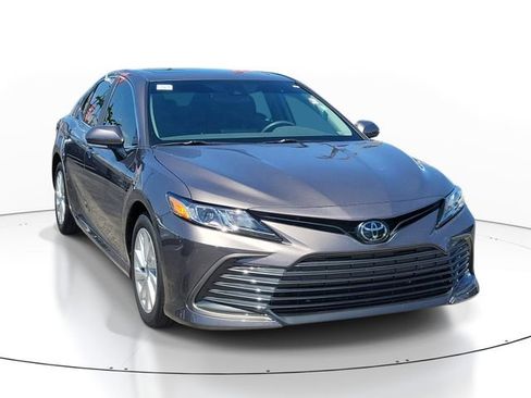 Used 2024 Toyota Camry LE w/ Convenience Package FWD image 2