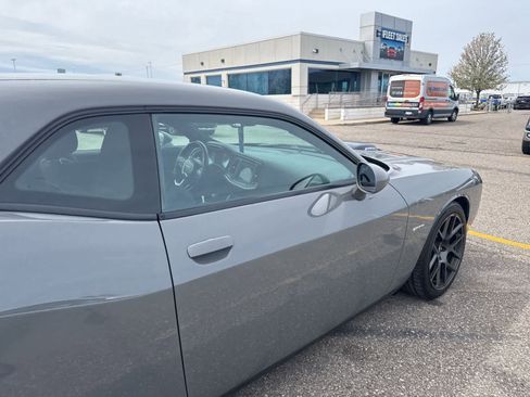 Used 2018 Dodge Challenger R/T RWD image 8