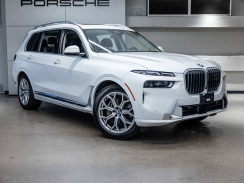 Used 2025 BMW X7 xDrive40i AWD/4WD image 11
