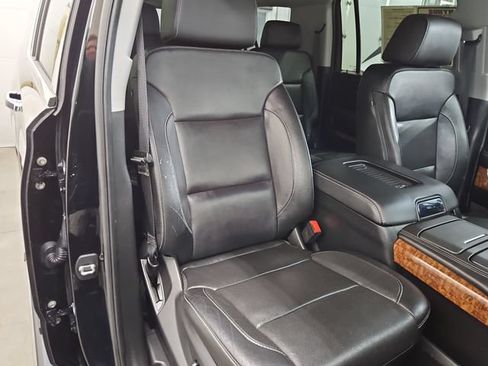 Used 2020 Chevrolet Suburban Premier AWD/4WD image 39