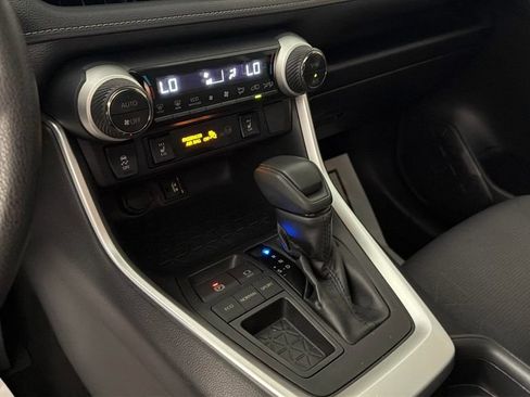 Used 2019 Toyota RAV4 XLE w/ Convenience Package FWD image 22