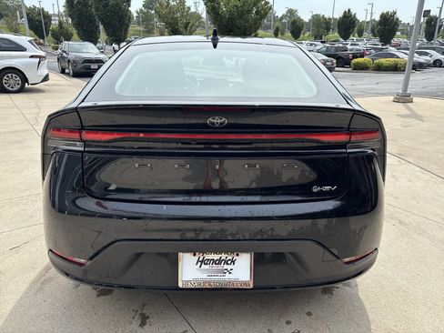 Used 2025 Toyota Prius LE FWD image 8