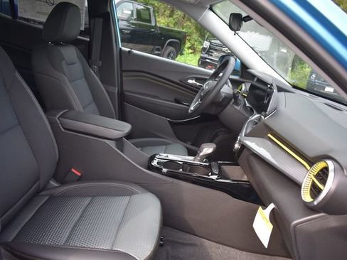New 2026 Chevrolet Trax LT w/ LT Convenience Package FWD image 13