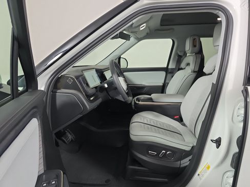 Used 2025 Rivian R1S Adventure AWD/4WD image 20