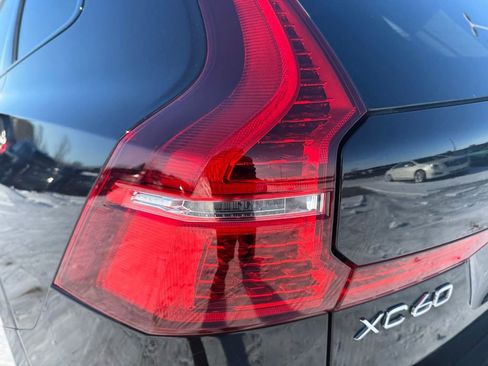 Used 2025 Volvo XC60 B5 Plus image 10
