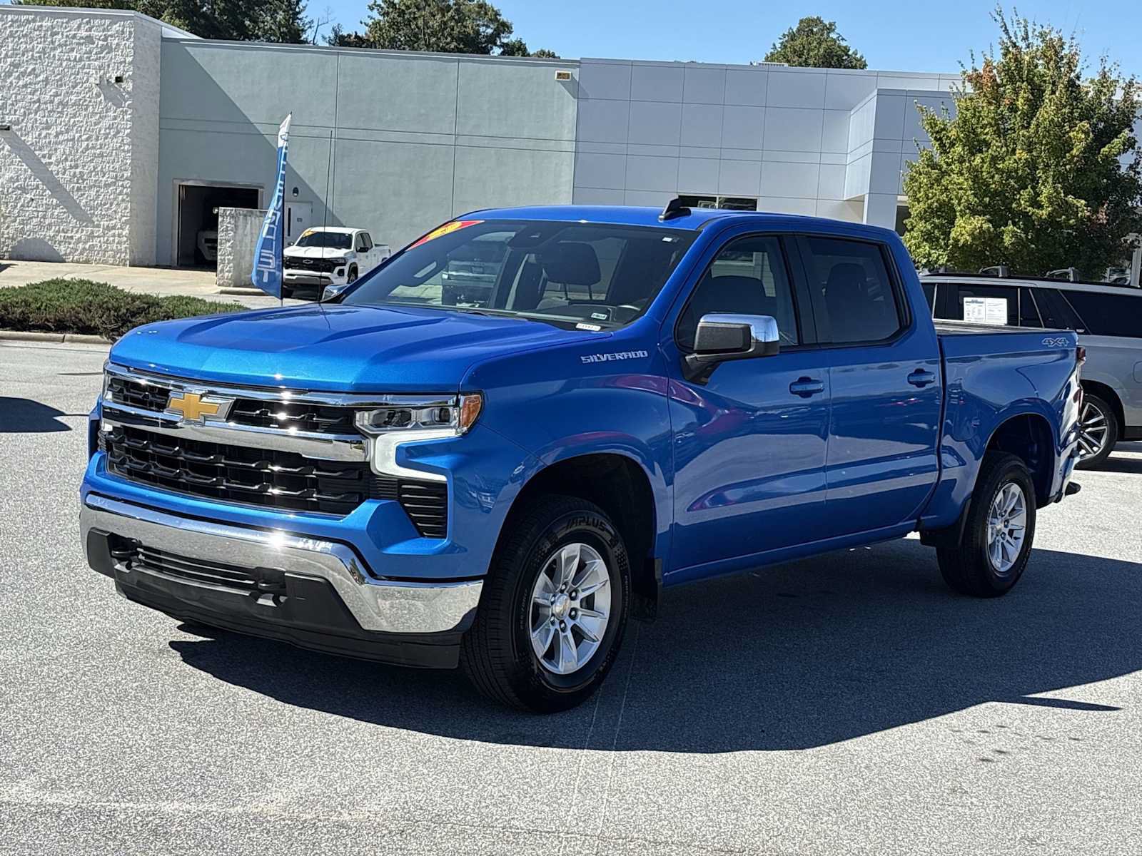 Used 2025 Chevrolet Silverado 1500 LT AWD/4WD image 2