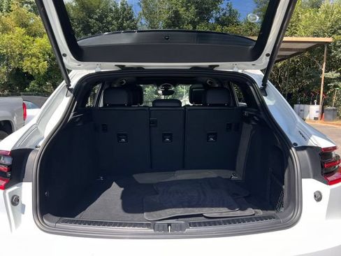 Used 2018 Porsche Macan AWD/4WD image 29