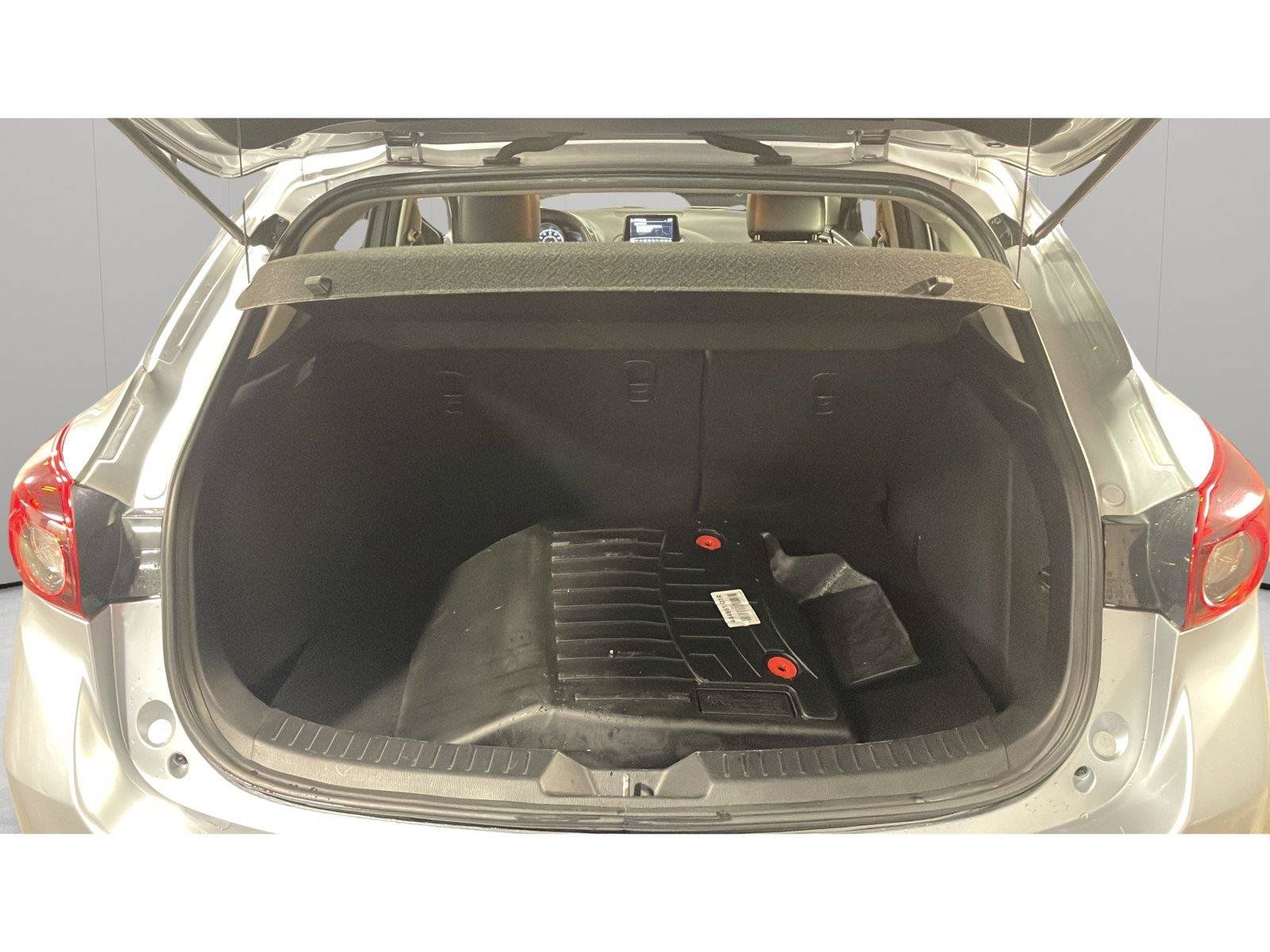 Used 2018 MAZDA MAZDA3 Touring FWD image 11