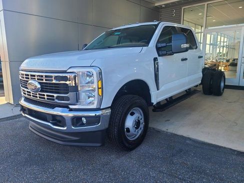 New 2026 Ford F350 XL w/ XL Chrome Package image 2