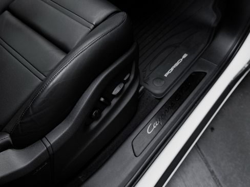 Used 2023 Porsche Cayenne GTS image 34