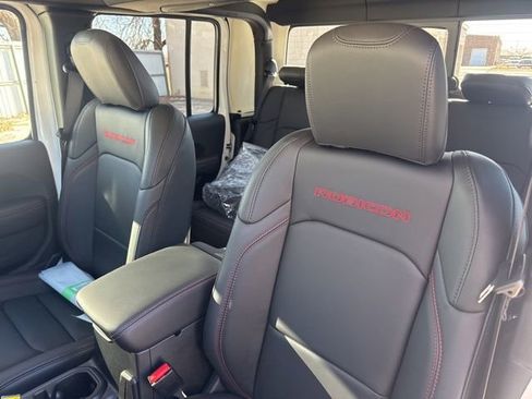 New 2026 Jeep Gladiator Rubicon w/ Technology Group image 10