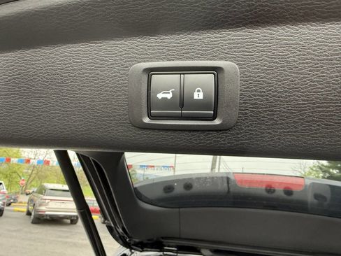 Used 2025 Mitsubishi Outlander SE AWD/4WD image 29