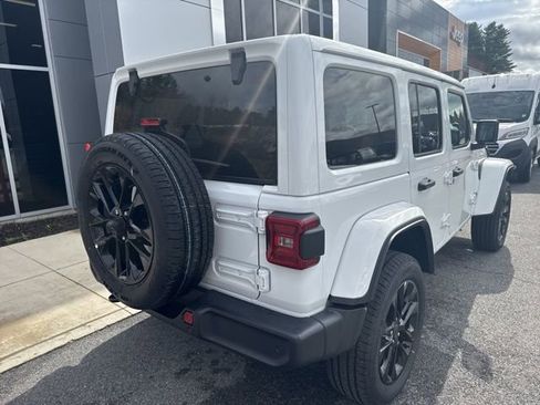 Used 2025 Jeep Wrangler Unlimited Sahara w/ Safety Group image 6