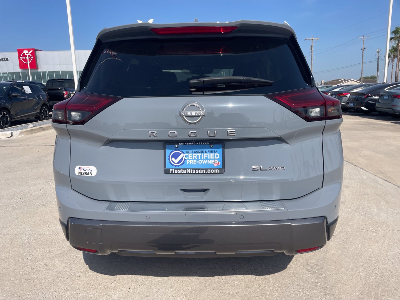 Used 2025 Nissan Rogue SL AWD/4WD image 4
