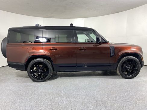 Used 2023 Land Rover Defender 130 X-Dynamic SE image 4