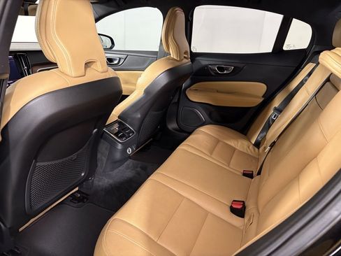 Used 2020 Volvo S60 T5 Inscription image 36