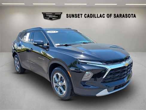 Used 2024 Chevrolet Blazer LT FWD image 1