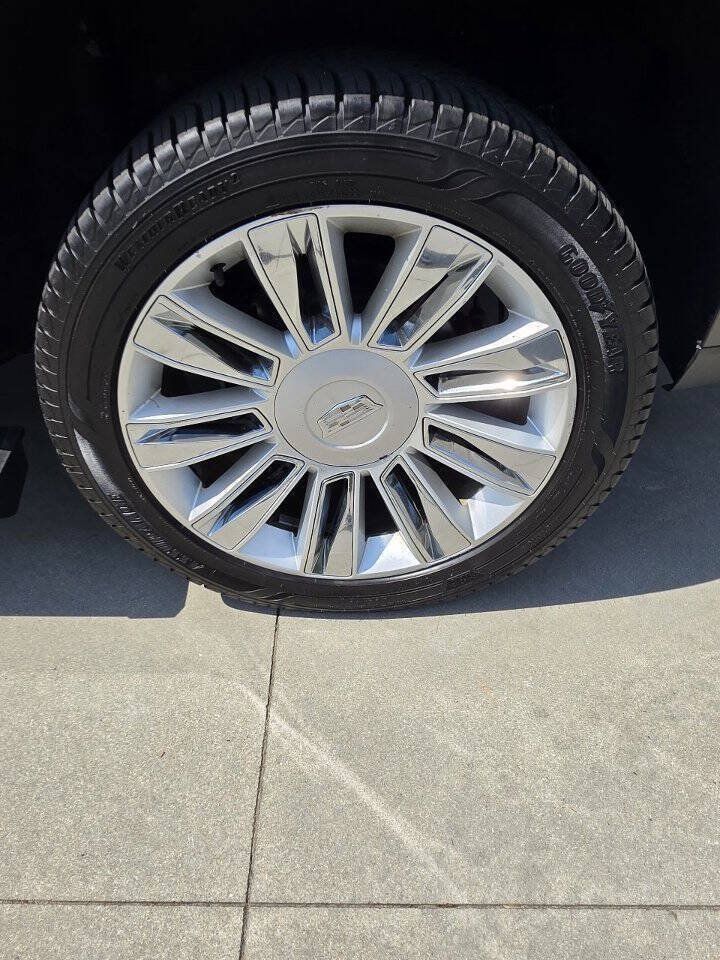 Used 2017 Cadillac Escalade ESV Platinum AWD/4WD image 10