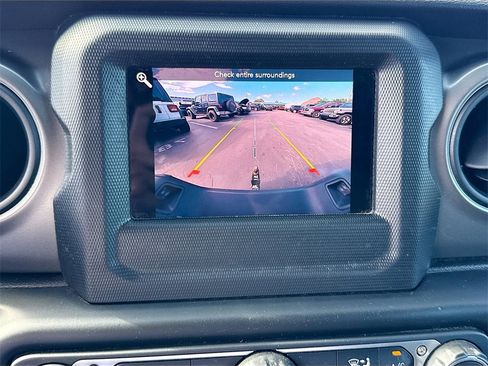 Used 2023 Jeep Gladiator Sport image 14