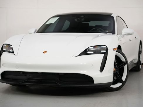 Used 2022 Porsche Taycan image 3