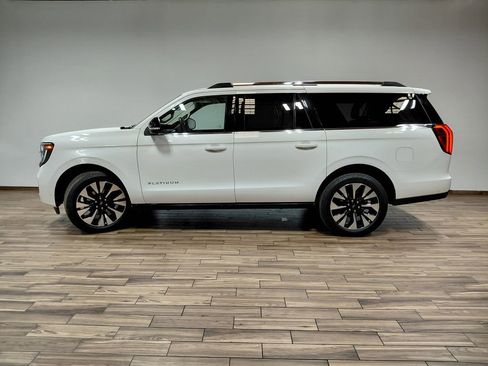Certified 2025 Ford Expedition Max Platinum w/ Driver's Package AWD/4WD image 23