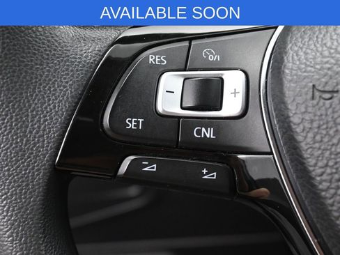 Used 2018 Volkswagen Tiguan S image 16