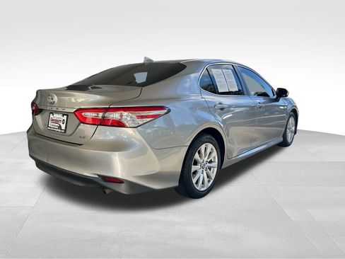 Used 2019 Toyota Camry LE image 3