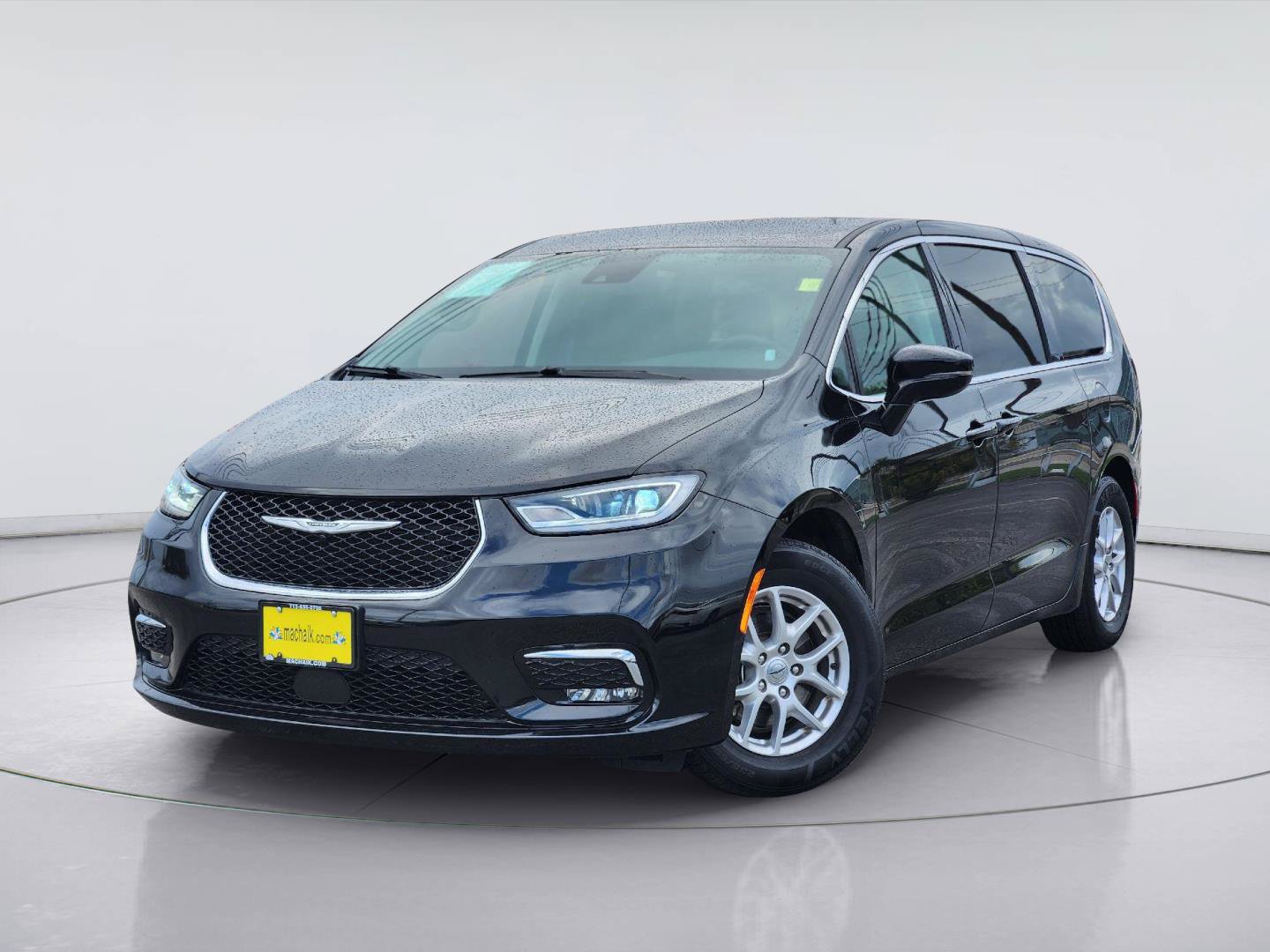 Used 2024 Chrysler Pacifica Touring-L FWD image 1