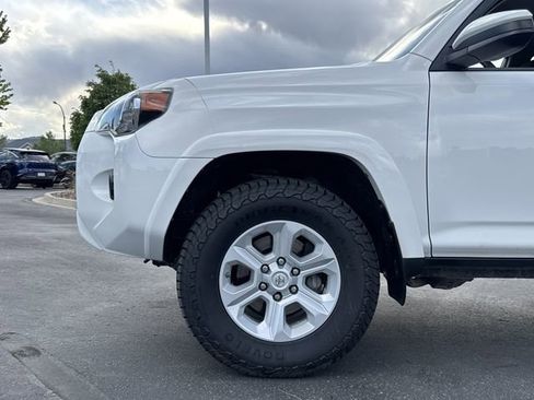 Used 2016 Toyota 4Runner SR5 w/ Four Season Floor Mat Package AWD/4WD image 30