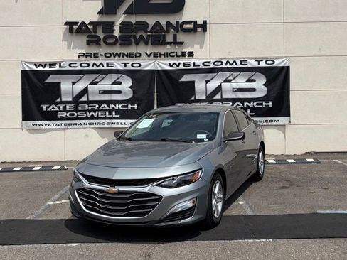 Used 2024 Chevrolet Malibu LS FWD image 2