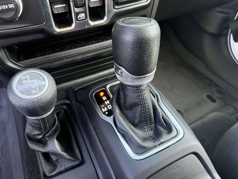 Used 2023 Jeep Gladiator Sport image 22