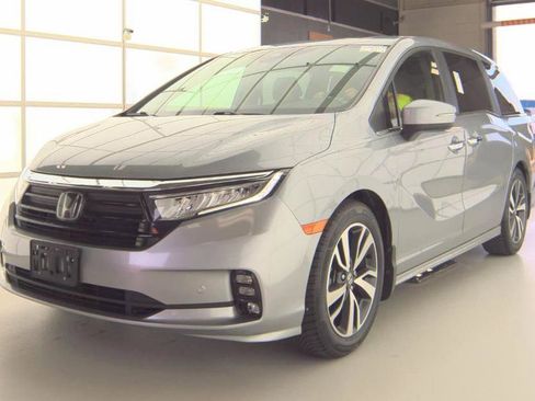 Used 2023 Honda Odyssey Touring image 1