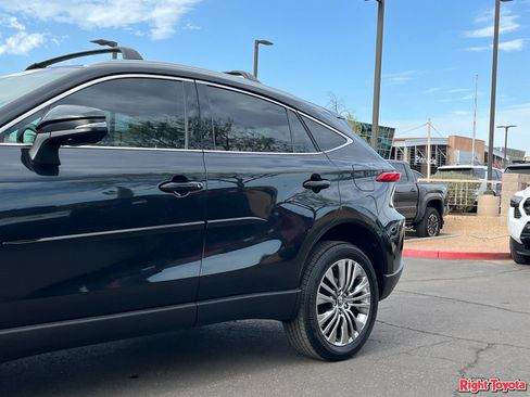 Certified 2024 Toyota Venza Limited AWD/4WD image 9