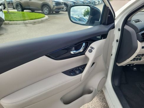 Used 2020 Nissan Rogue Sport SV w/ All-Weather Package AWD/4WD image 19