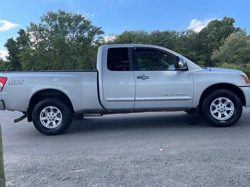 Used 2005 Nissan Titan SE image 15