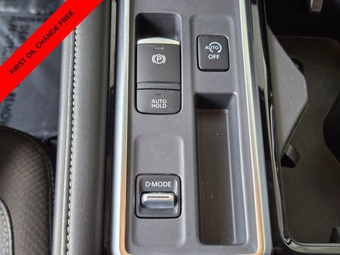 Used 2025 Nissan Pathfinder SL FWD image 28