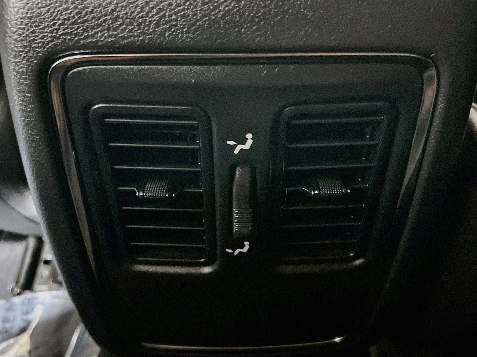 Used 2019 Dodge Durango SXT RWD image 17