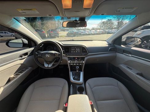 Used 2020 Hyundai Elantra SEL image 9
