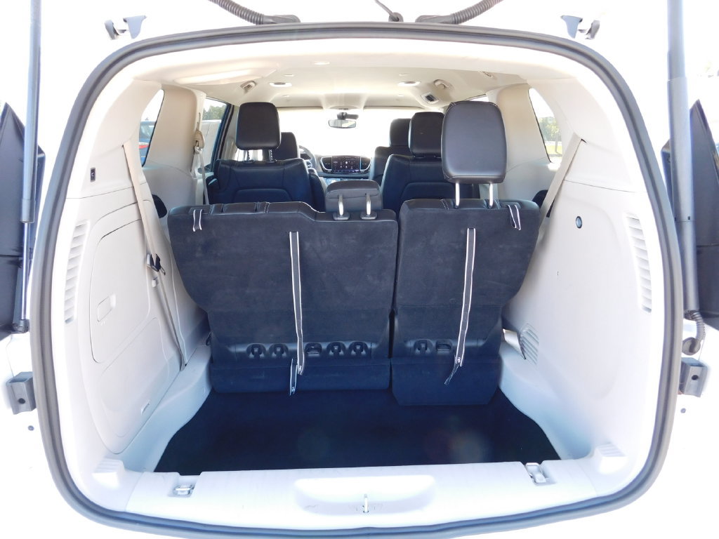 Used 2024 Chrysler Pacifica Limited FWD image 8
