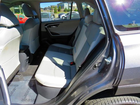 Used 2019 Toyota RAV4 Limited image 14