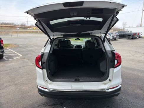 Used 2022 GMC Terrain SLT image 15