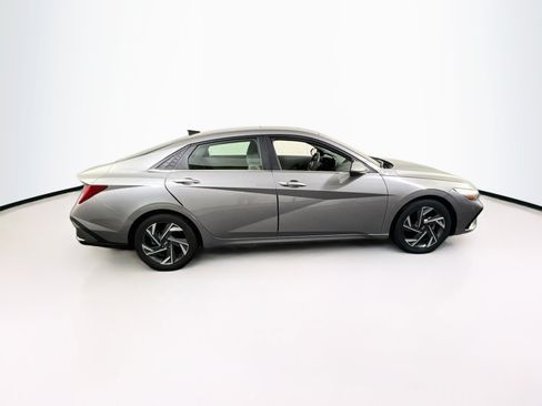 Used 2024 Hyundai Elantra SEL w/ Convenience Package FWD image 4