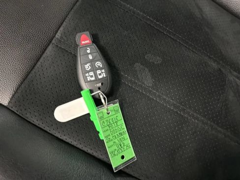 Used 2018 Dodge Grand Caravan SXT FWD image 30